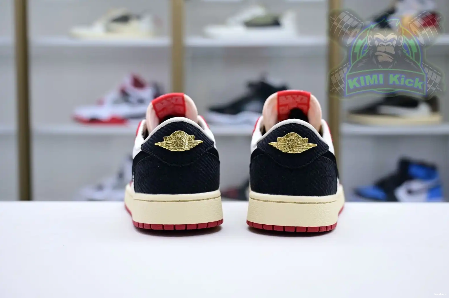 Trophy Kimikick Air “Away” 1 Room x Jordan Jordan Low OG 0506